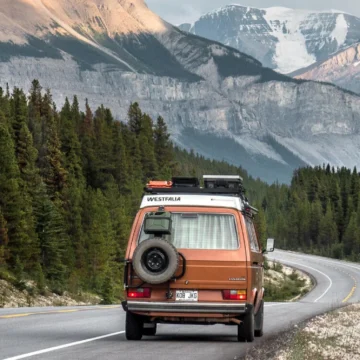 10 Perfect Songs for a Drive Through the Desert